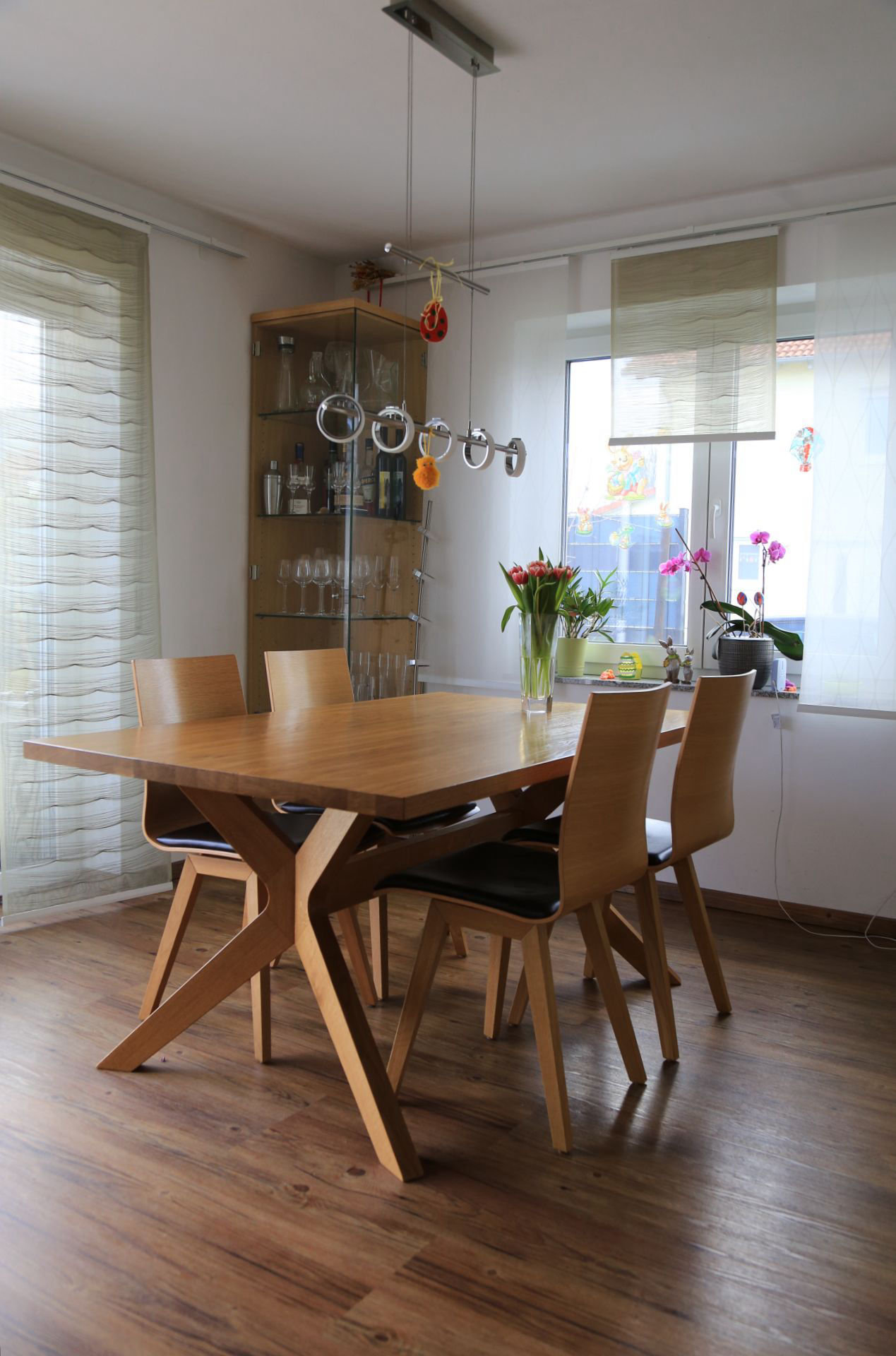 Tische und Stühle - für Esszimmer und den Wohnbereich